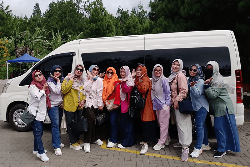 Sewa Hiace Gelora Jakarta