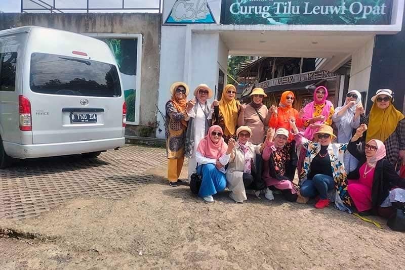 sewa mobil toyota hiace