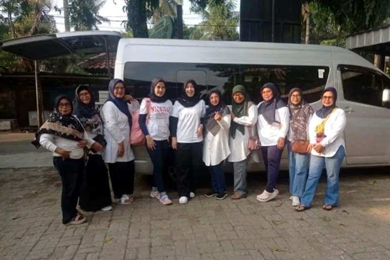 Sewa HIace Kampung Melayu